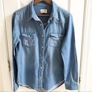 UNIVERSAL THREAD Denim Pearl Snap Button Down